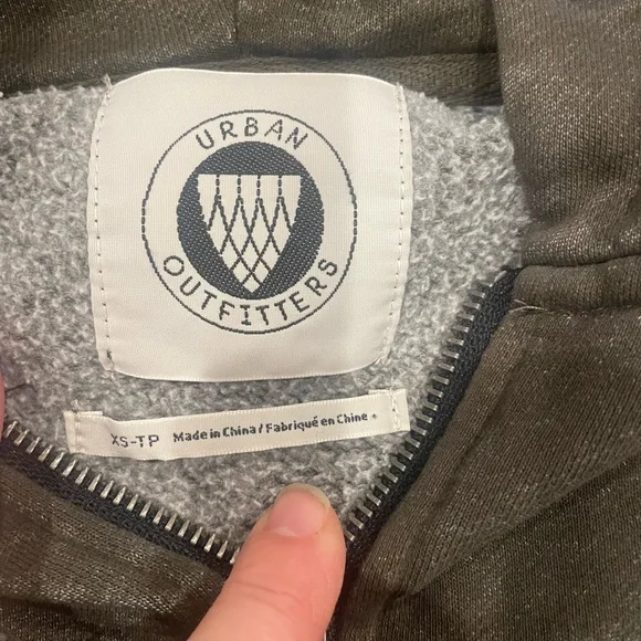 Urban Outfitters Cropped Sweatshirt - Picture 2 of 3